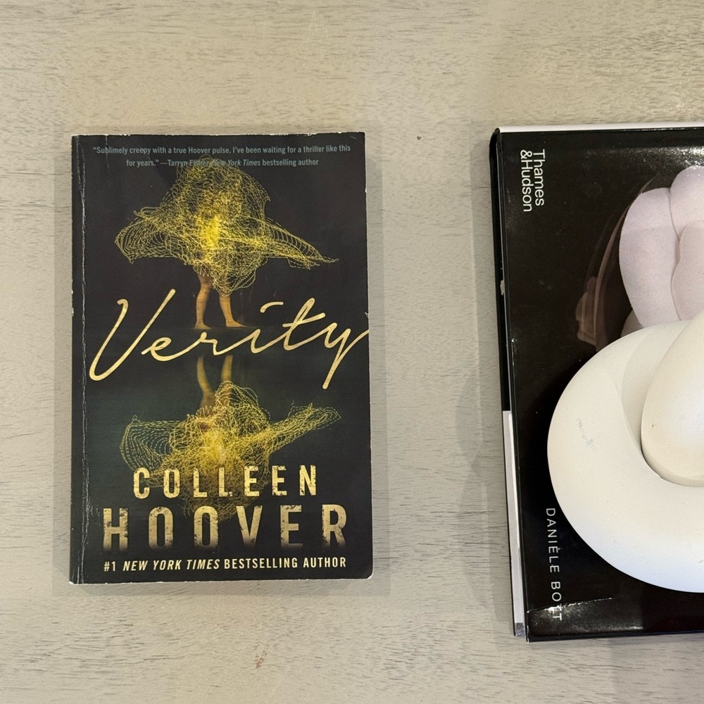 Verity by Colleen Hoover book